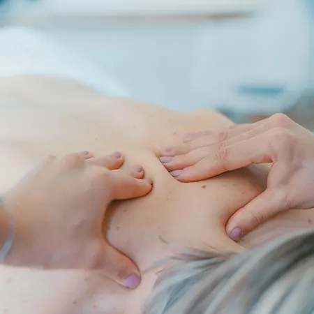 아드리안 호텔레스 콜론 과나하니 어덜토스 온리 4* 아데제