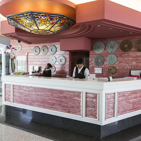 阿德里安科隆瓜纳哈尼成人酒店 4*
