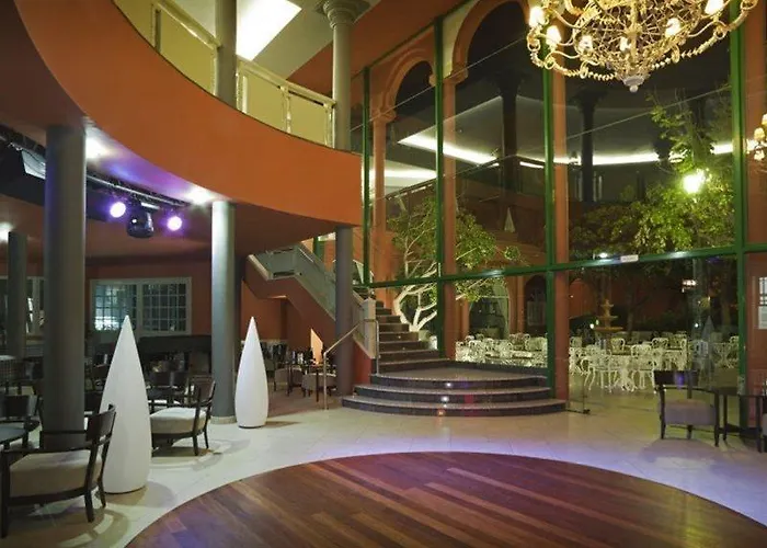 Adrian Colon Guanahani Adultos Only אדחה